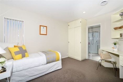 Photo of property in 1 Glucina Avenue, West Harbour, Auckland, 0618