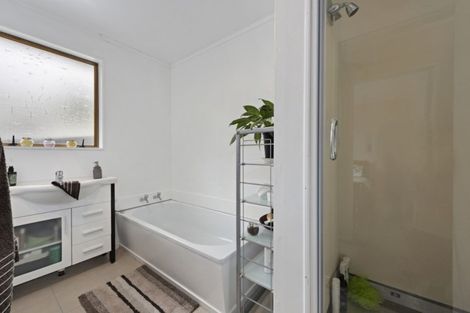 Photo of property in 2/5 Taunton Way, Pinehaven, Upper Hutt, 5019