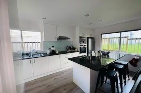 Photo of property in 1/3 Holt Avenue, Torbay, Auckland, 0630