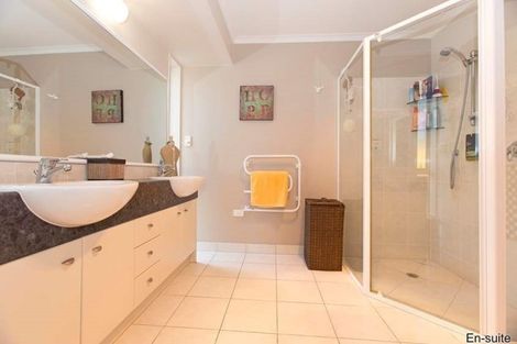 Photo of property in 36 Kittiwake Drive, Schnapper Rock, Auckland, 0632
