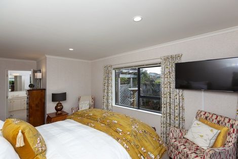 Photo of property in 8 Cranbrook Grove, Waikanae, 5036