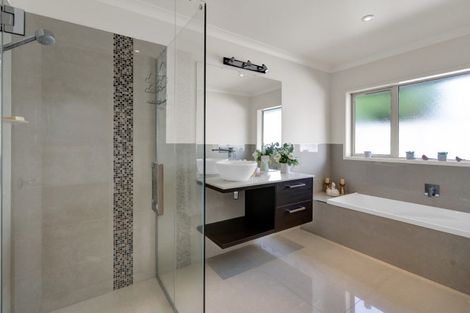 Photo of property in 7 Portland Drive, Highlands Park, New Plymouth, 4312