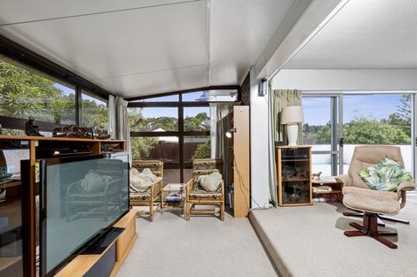 Photo of property in 2/4 Celina Place, Browns Bay, Auckland, 0630