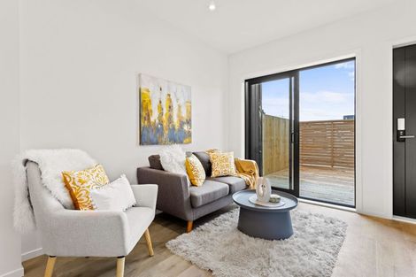 Photo of property in 11 Meg Lane, Glen Eden, 0602