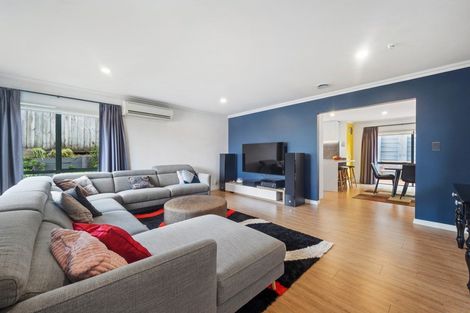 Photo of property in 19b Eske Place, Highland Park, Auckland, 2010