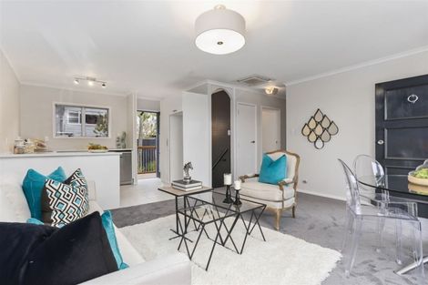 Photo of property in 2/6 Gladys Avenue, Glenfield, Auckland, 0629