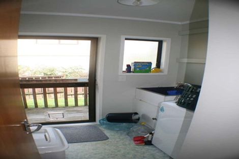 Photo of property in 1 Louise Place, West Harbour, Auckland, 0618