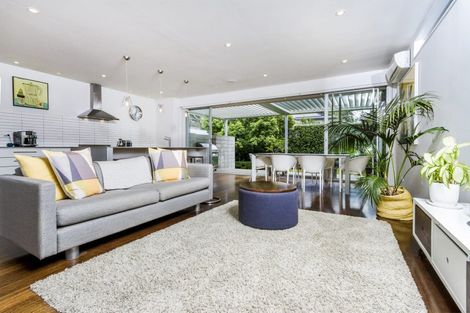 Photo of property in 28 Muritai Road, Milford, Auckland, 0620
