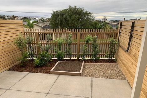 Photo of property in 7/35 Garadice Road, Rothesay Bay, Auckland, 0630