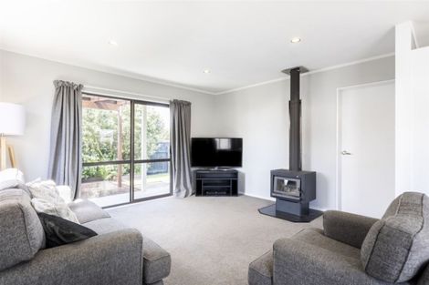 Photo of property in 6a Perrin Place, Kelvin Grove, Palmerston North, 4414