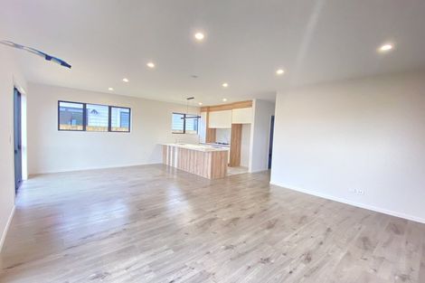 Photo of property in 17 Woven Place, Karaka, Papakura, 2113