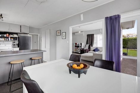 Photo of property in 12 Mccarthy Street, Hawera, 4610