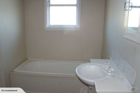 Photo of property in 214 Wainoni Road, Avondale, Christchurch, 8061