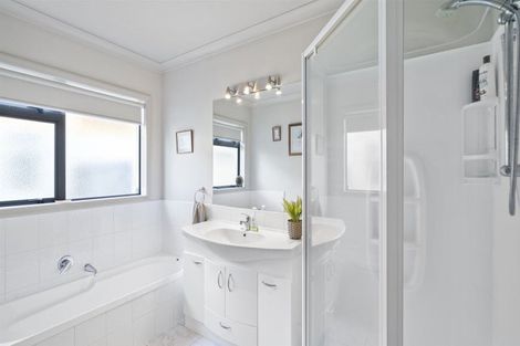 Photo of property in 1 Bellbird Rise, Pyes Pa, Tauranga, 3112