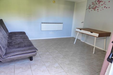 Photo of property in 415 Glenfield Road, Glenfield, Auckland, 0629