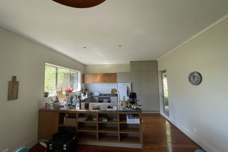 Photo of property in 1 Hungerford Road, Lyall Bay, Wellington, 6022