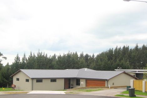 Photo of property in 12 Long Place, Frankleigh Park, New Plymouth, 4310