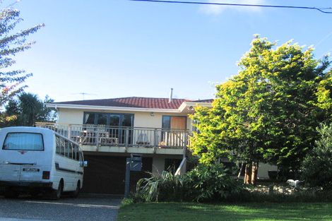 Photo of property in 2 Whyte Street, Paraparaumu Beach, Paraparaumu, 5032