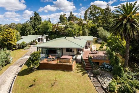 Photo of property in 4 Windsor Road, Waipawa, 4210