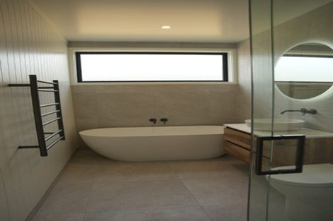 Photo of property in 45 Shelduck Road, Jacks Point, 9371