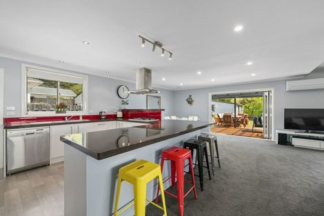 Photo of property in 4 Pinehaven Road, Pinehaven, Upper Hutt, 5019