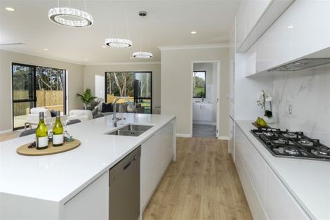 Photo of property in 48 Mettam Drive, Swanson, Auckland, 0614