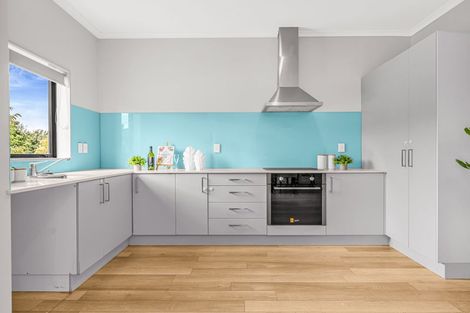 Photo of property in 43 Becker Drive, Weymouth, Auckland, 2103