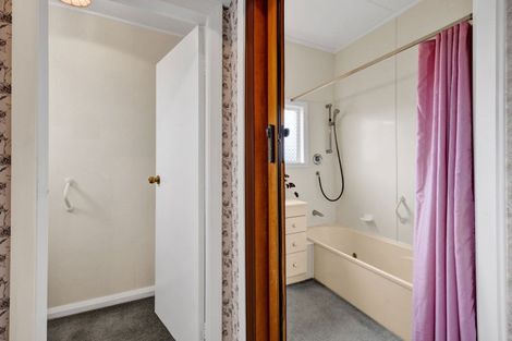 Photo of property in 81 Omata Road, Marfell, New Plymouth, 4310