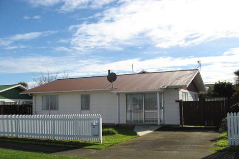 Photo of property in 649 Queen Street East, Levin, 5510