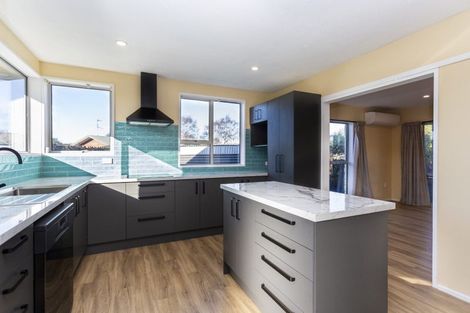 Photo of property in 1/6a Chipping Lane, Redwood, Christchurch, 8051