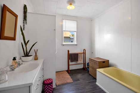 Photo of property in 68 Domett Street, Opunake, 4616