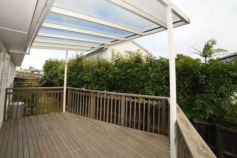 Photo of property in 1/190 East Coast Road, Forrest Hill, Auckland, 0620