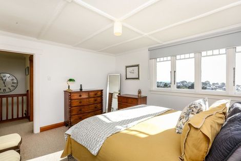 Photo of property in 76 Belt Road, New Plymouth, 4310