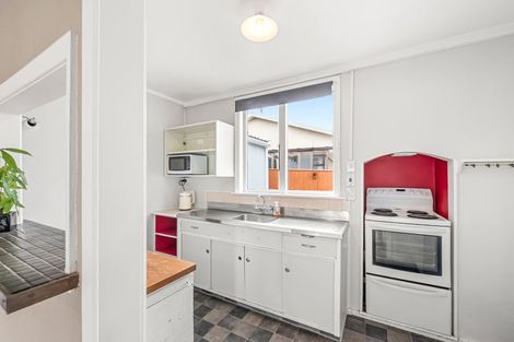 Photo of property in 352 Stokes Valley Road, Stokes Valley, Lower Hutt, 5019