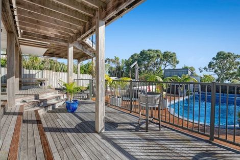 Photo of property in 1418 Whangaparaoa Road, Army Bay, Whangaparaoa, 0930