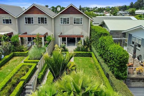 Photo of property in 250a Courtenay Street, Strandon, New Plymouth, 4312