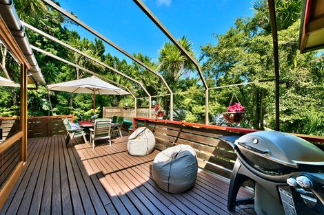 Photo of property in 12 Taraire Road, Titirangi, Auckland, 0604