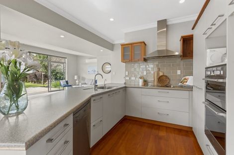 Photo of property in 121 Govett Avenue, Frankleigh Park, New Plymouth, 4310