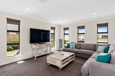 Photo of property in 12 Charlotte Drive, Omokoroa, 3114