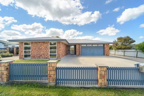 Photo of property in 39 Pukepapa Road, Marton, 4710