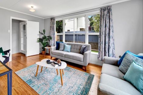 Photo of property in 5 Anson Place, Westown, New Plymouth, 4310