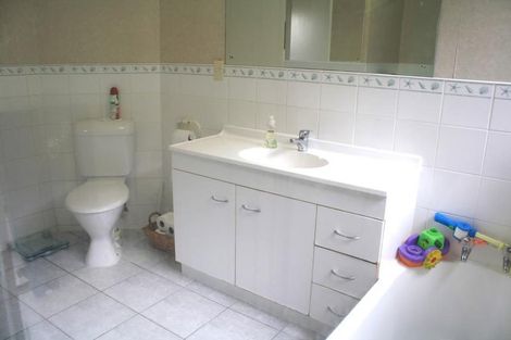 Photo of property in 1/5 Halberg Street, Glenfield, Auckland, 0629