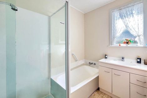 Photo of property in 12 Wylie Avenue, Sunnynook, Auckland, 0620