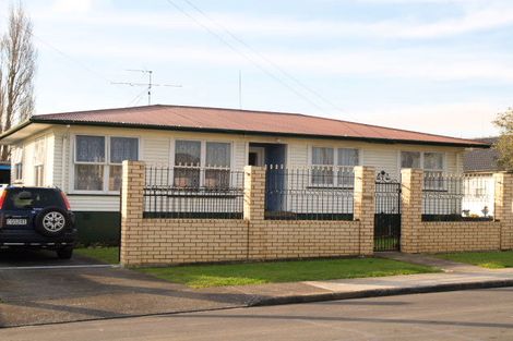 Photo of property in 77 Blake Road, Mangere East, Auckland, 2024