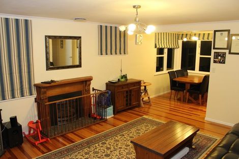 Photo of property in 6 Warren Street, Paparangi, Wellington, 6037