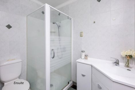 Photo of property in 4 Vista Crescent, Maoribank, Upper Hutt, 5018