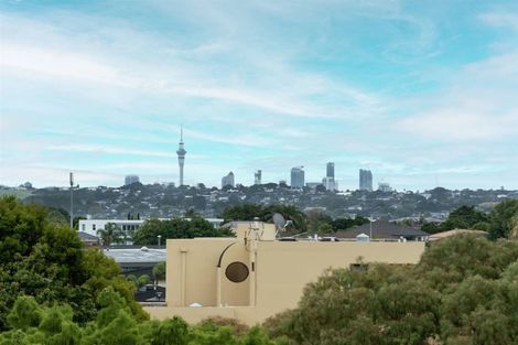 Photo of property in 17 Copperfield Terrace, Mellons Bay, Auckland, 2014