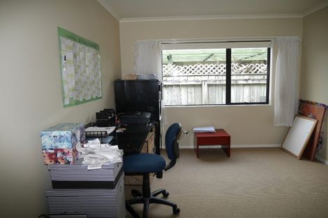 Photo of property in 71 Guildford Drive, Paraparaumu, 5032