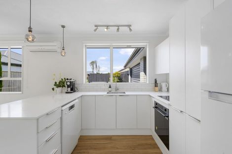 Photo of property in 83a Wilsons Road, Saint Martins, Christchurch, 8022