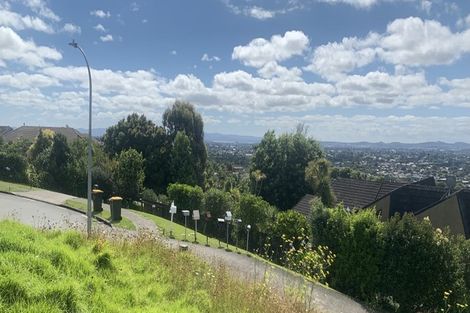 Photo of property in 11 Bartells Drive, Goodwood Heights, Auckland, 2105